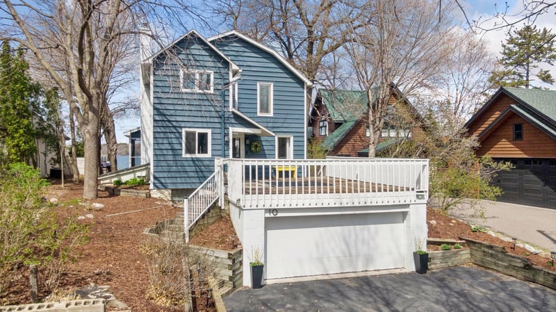 10 Woodlane St, Tonka Bay, MN 55331