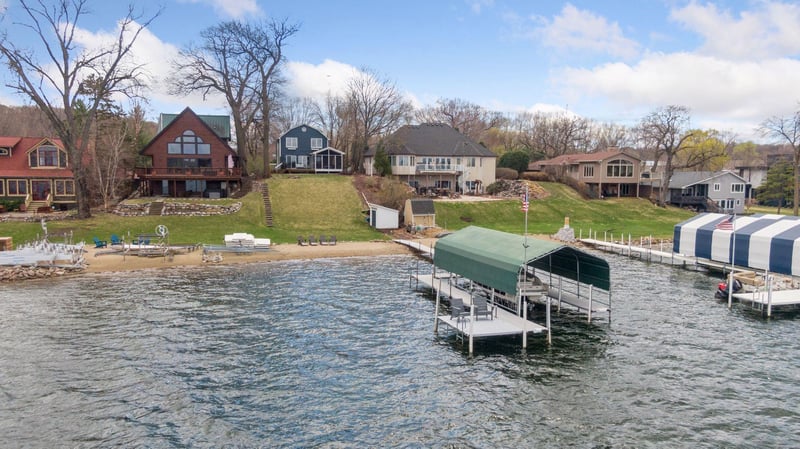 10 Woodlane St, Tonka Bay, MN 55331