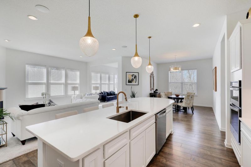 10399 Elm Ln, Rogers, MN 55374