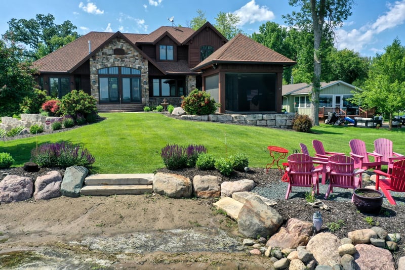 623 N Shore Dr, Forest Lake, MN 55025