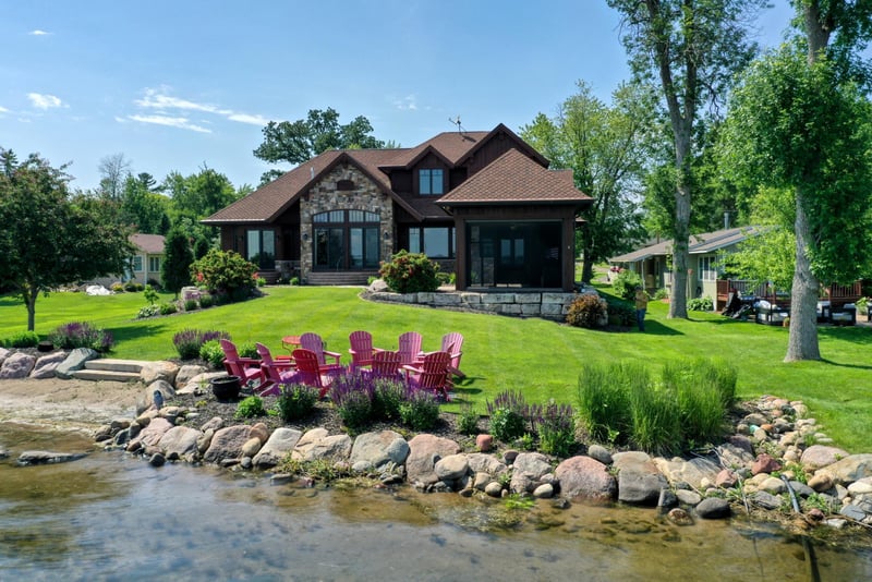 623 N Shore Dr, Forest Lake, MN 55025