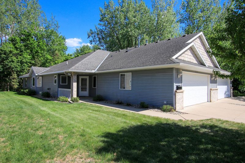 817 Hillcrest Rd NE, Hutchinson, MN 55350