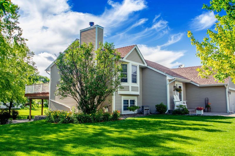 3889 Kennet Cir, Eagan, MN 55123