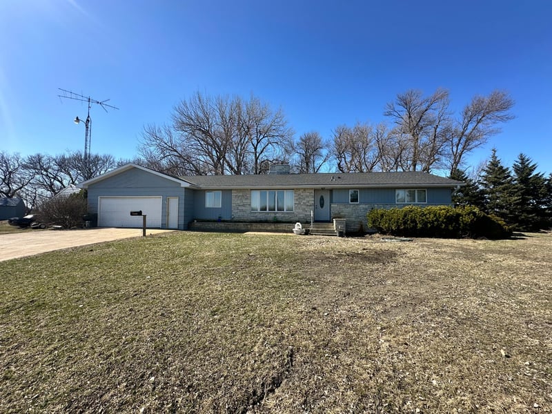55788 256th St, Winthrop, MN 55396