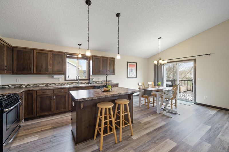 11380 72nd St NE, Albertville, MN 55301