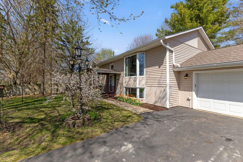 4820 Pioneer Trl, Loretto, MN 55357