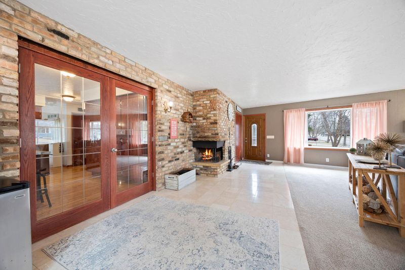 165 5th Ave NW, Hutchinson, MN 55350