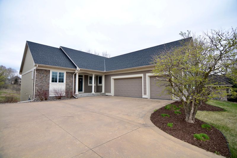 13258 Derryglenn Ct, Rosemount, MN 55068