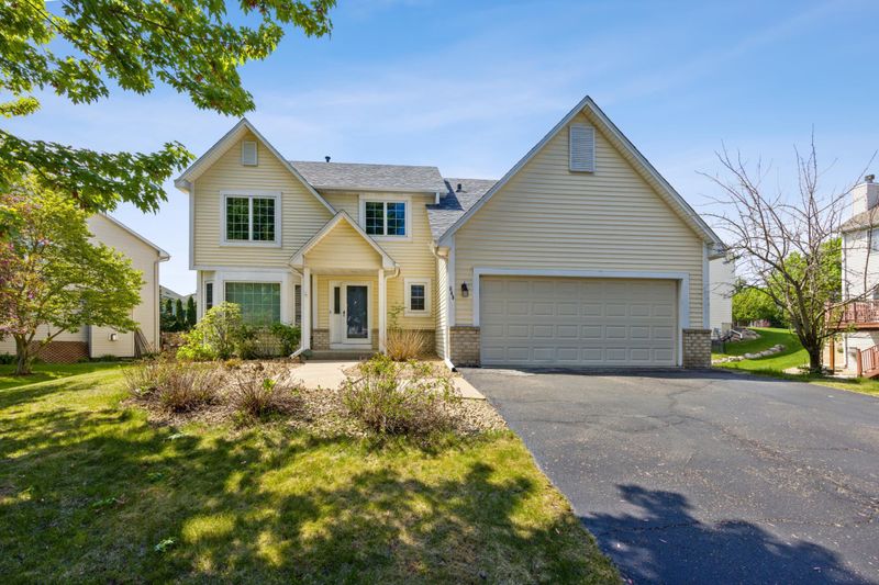 640 Falcon Ridge Rd, Woodbury, MN 55125