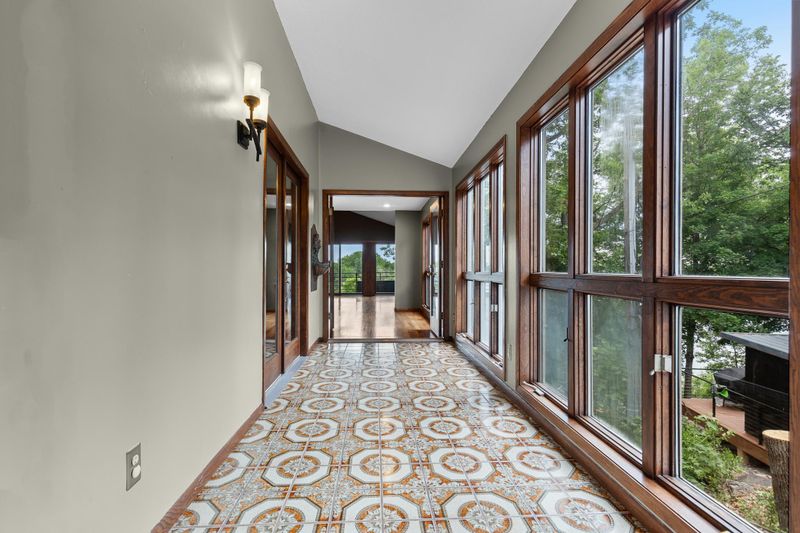 1601 W Medicine Lake Dr, Plymouth, MN 55441