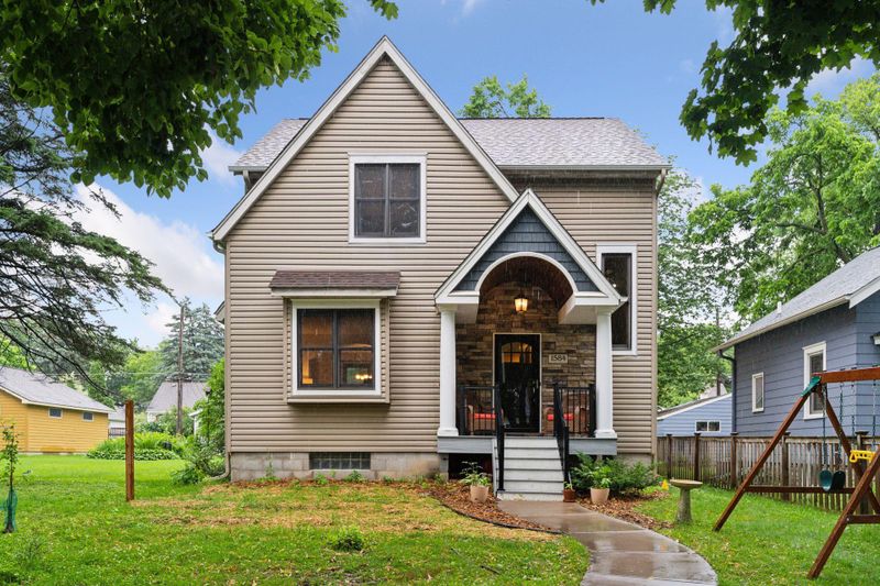1584 Merrill St, Saint Paul, MN 55108