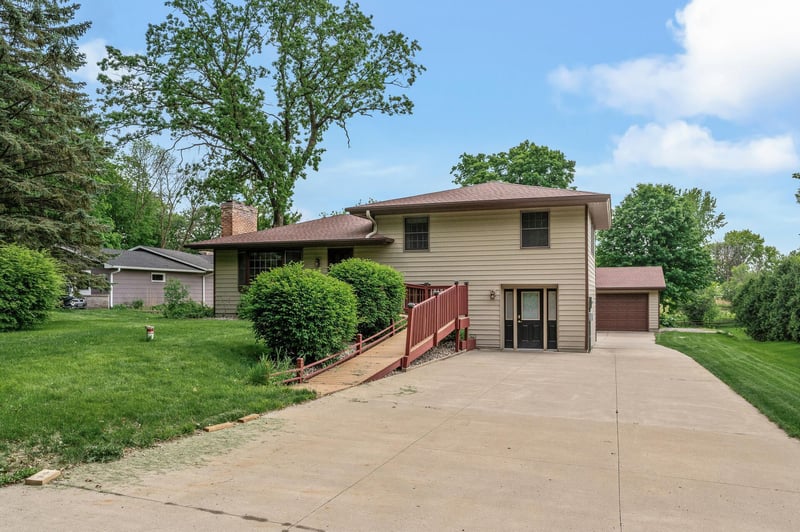2235 Chestnut Rd, Hamel, MN 55340