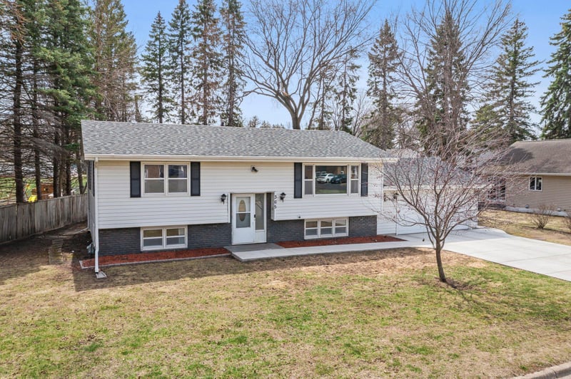 365 Spruce St E, Annandale, MN 55302