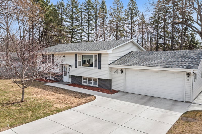 365 Spruce St E, Annandale, MN 55302