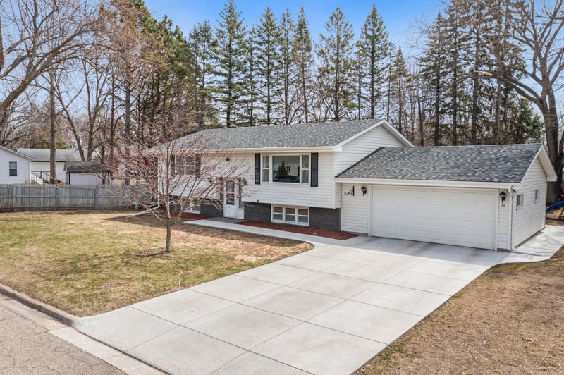 365 Spruce St E, Annandale, MN 55302