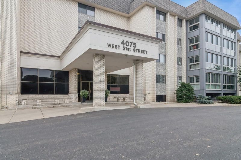 4075 West 51st St #403, Edina, MN 55424