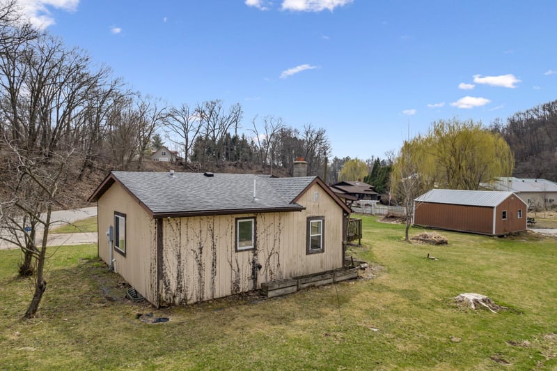S3559 Chicken Valley Rd, Fountain City, WI 54629
