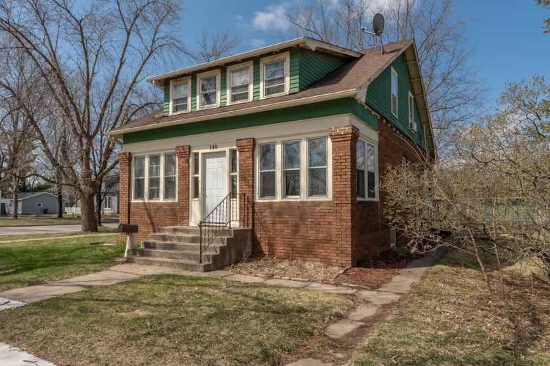 148 S Walnut St, Belle Plaine, MN 56011