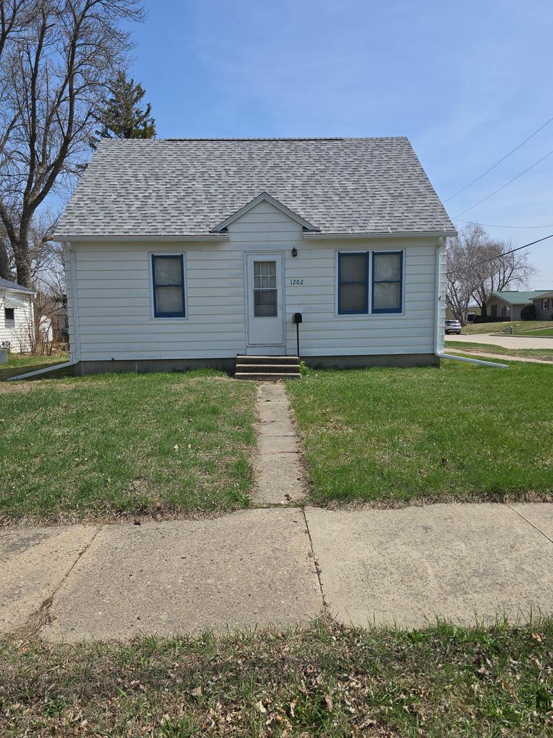 1202 N Orient St, Fairmont, MN 56031