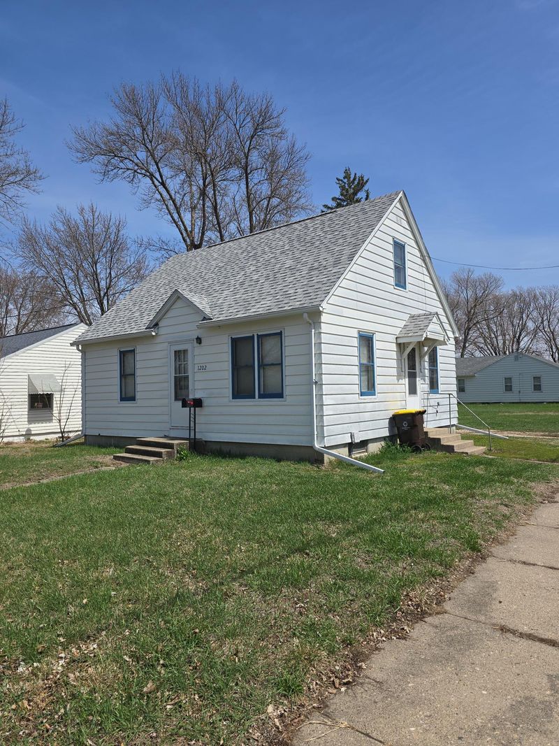 1202 N Orient St, Fairmont, MN 56031
