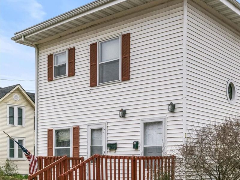 408 W Lyon Ave, Lake City, MN 55041