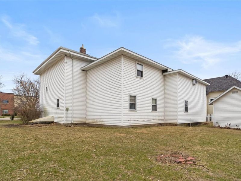 408 W Lyon Ave, Lake City, MN 55041