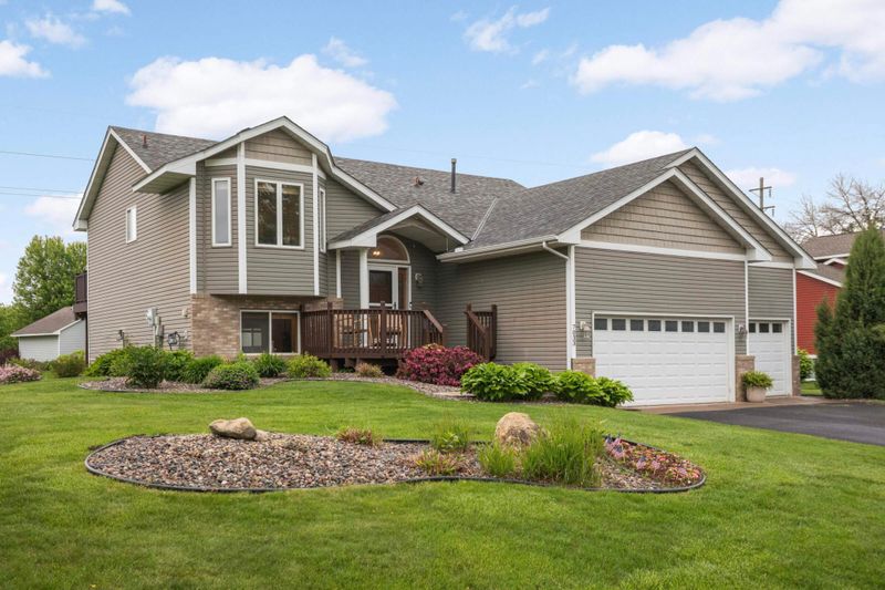 7033 Brian Dr, Centerville, MN 55038