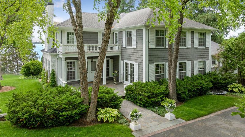 547 Harrington Rd, Wayzata, MN 55391