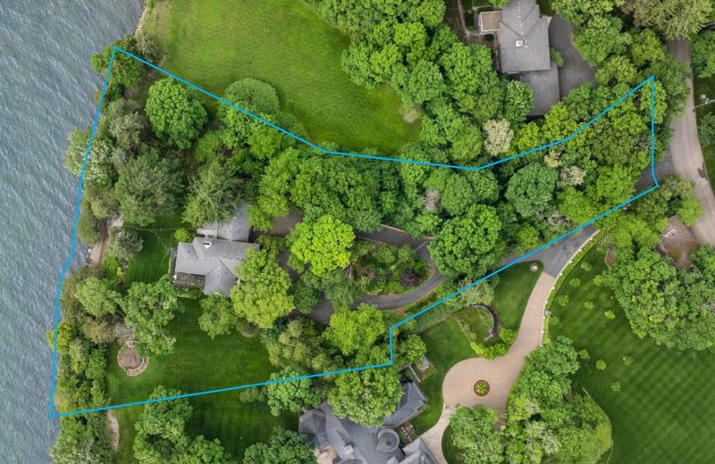 547 Harrington Rd, Wayzata, MN 55391