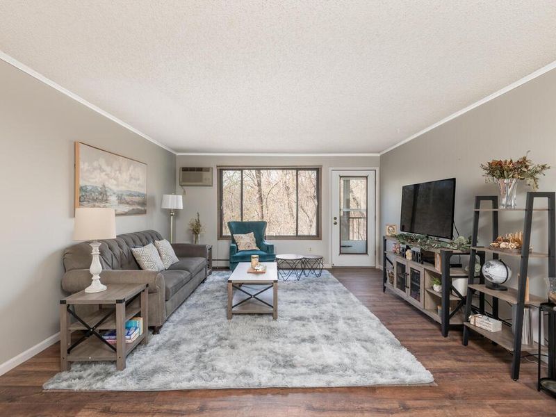 4001 Heritage Hills Dr #105, Bloomington, MN 55437