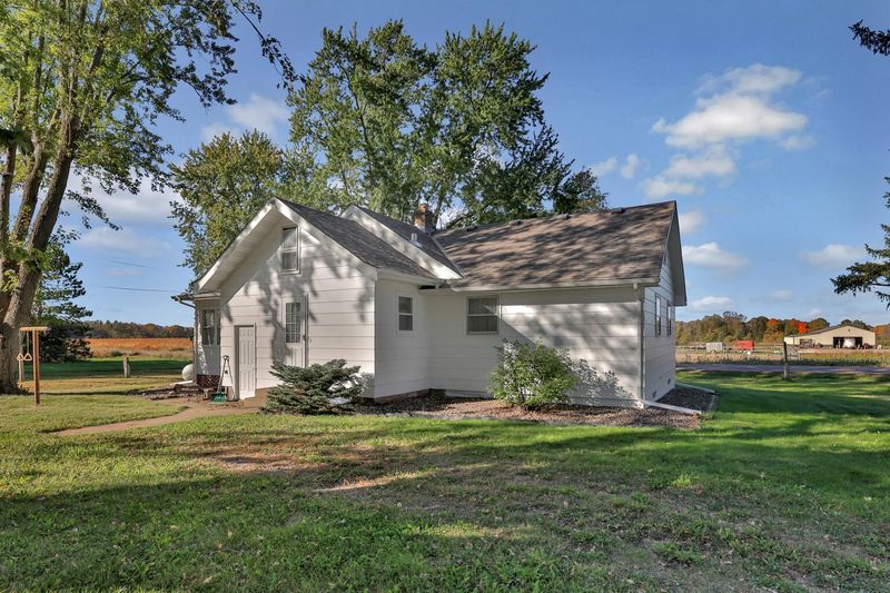 36155 Oriole Ave, Lindstrom, MN 55045