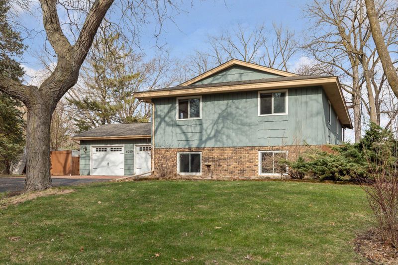 4219 Goodwin Ave N, Oakdale, MN 55128