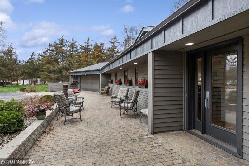 403 Ridgecrest Dr, Cannon Falls, MN 55009