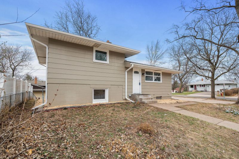 237 Sigurd St, Saint Paul, MN 55106