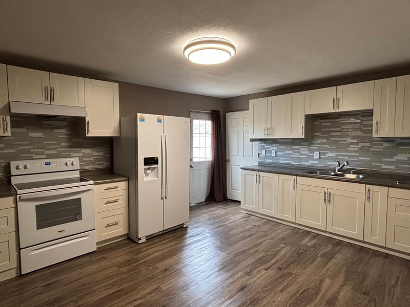 31 E Snelling Ave, Appleton, MN 56208