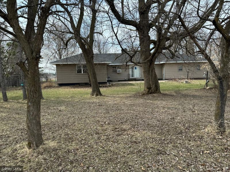 1344 N Lake Dr W, Braham, MN 55006