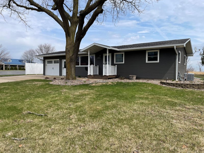 605 Maple Ln, Spring Valley, MN 55975
