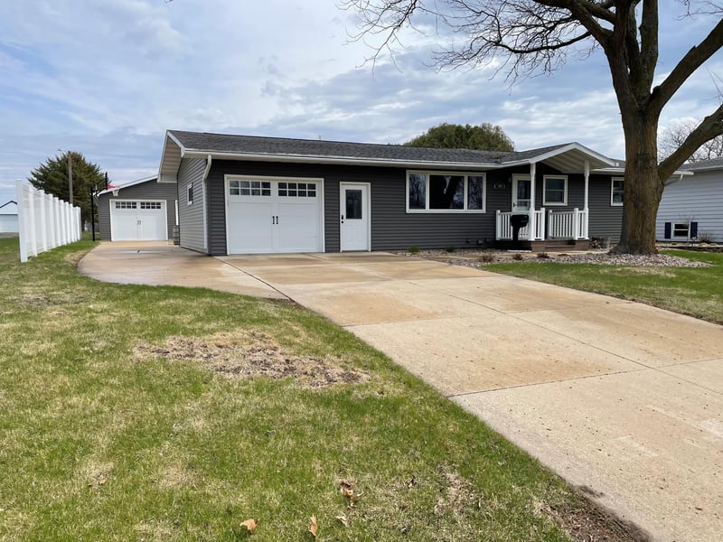 605 Maple Ln, Spring Valley, MN 55975