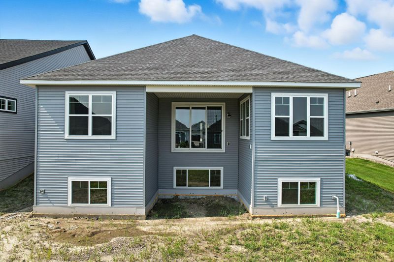 2063 Oakpointe Dr, Waconia, MN 55387