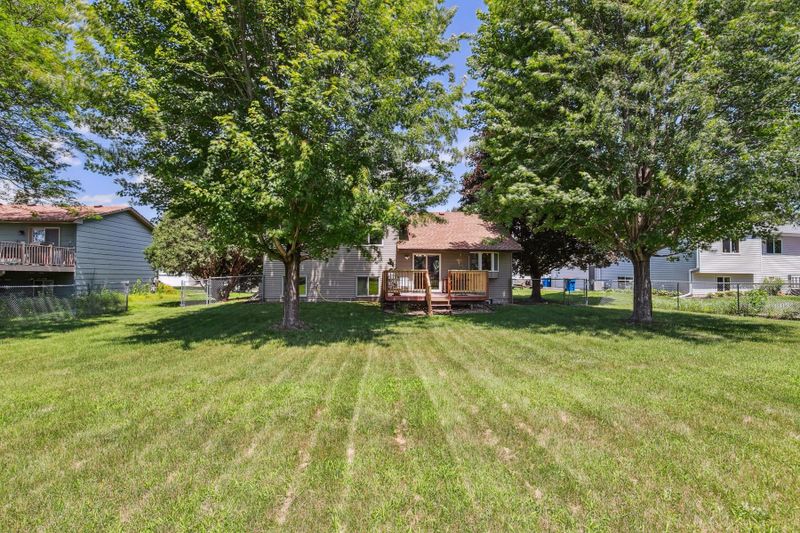 2010 Heritage Dr, Shakopee, MN 55379