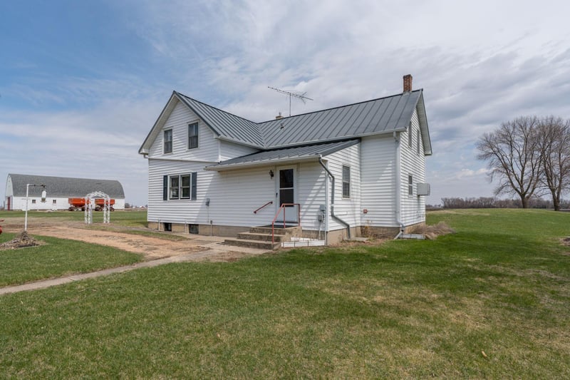 54688 246th St, Winthrop, MN 55396