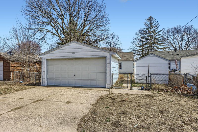 5033 Dupont Ave N, Minneapolis, MN 55430