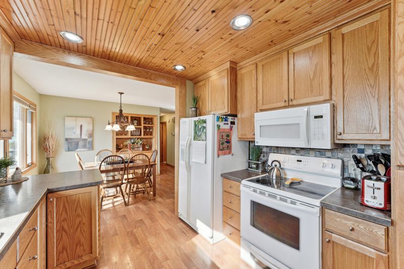 806 N Renville St, Winthrop, MN 55396