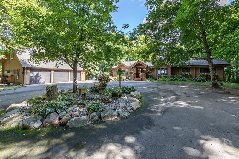 615 Spain Dr NW, Hackensack, MN 56452