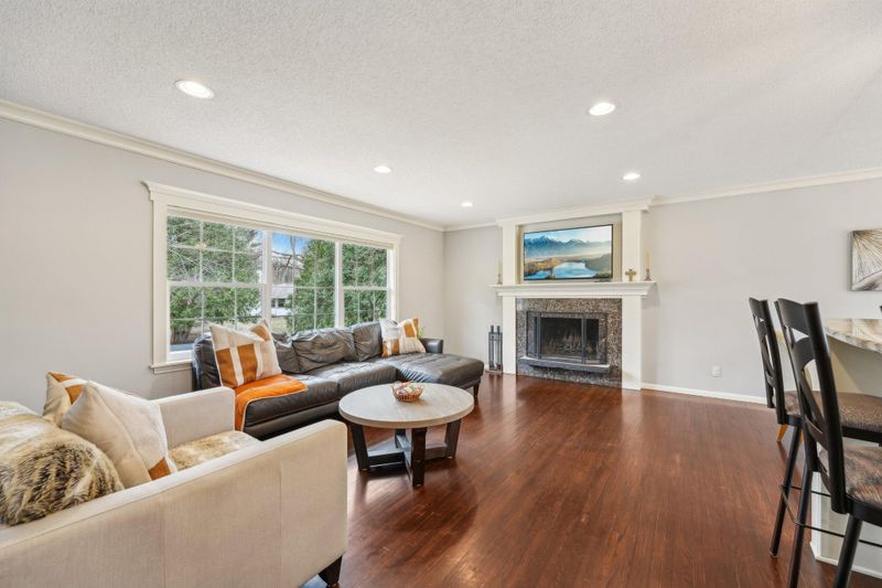 16210 Woodland Ln, Minnetonka, MN 55345