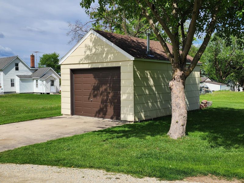 12 Oak Ave SE, Racine, MN 55967