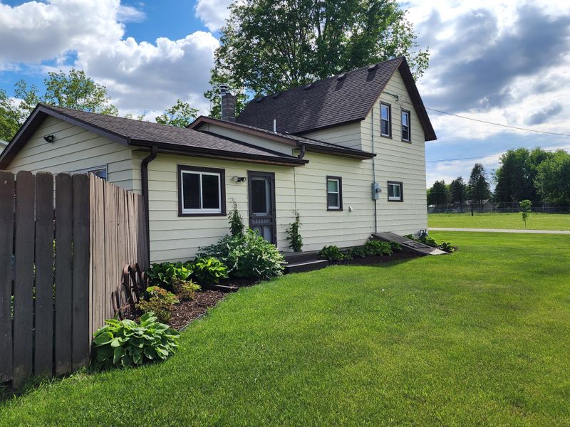 12 Oak Ave SE, Racine, MN 55967