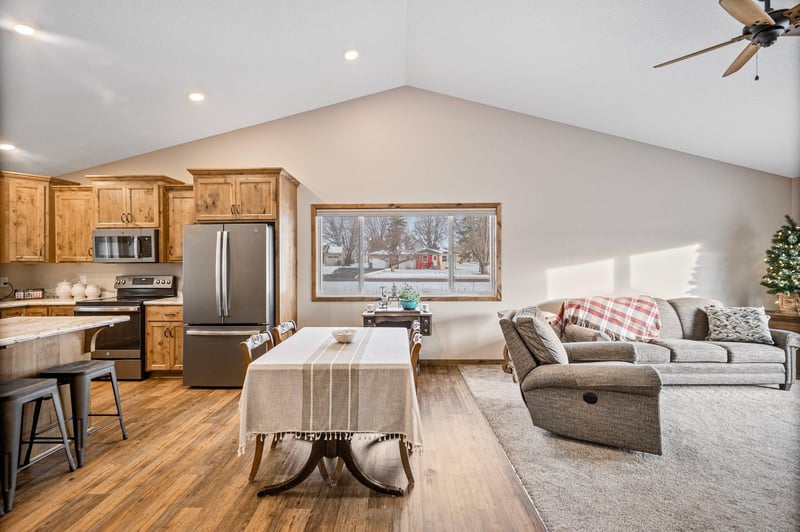 101 Bal Veld Dr, Pease, MN 56363