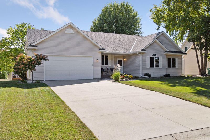1129 Bluff Ps S, Chaska, MN 55318