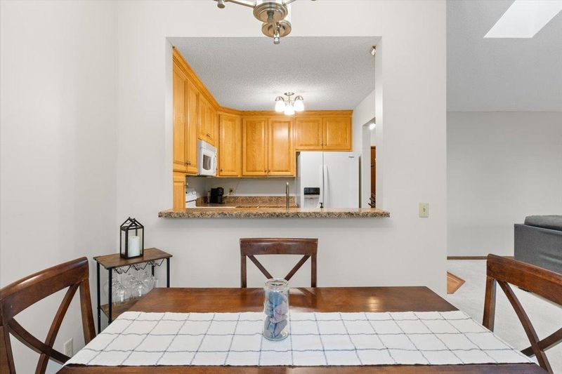 1004 Heritage Ct E #401, Vadnais Heights, MN 55127